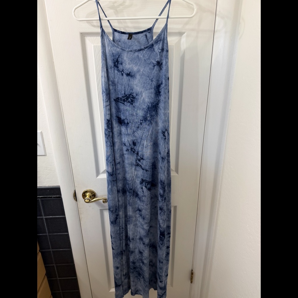Woman’s Blue Tie-dye Maxi Dress. Size Large